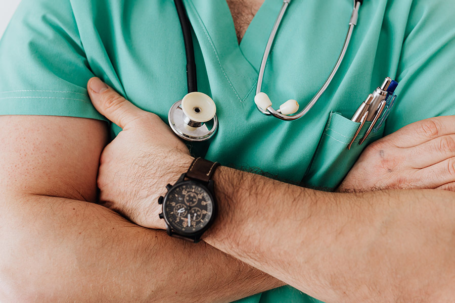Photo d'un médecin qui combat le cancer