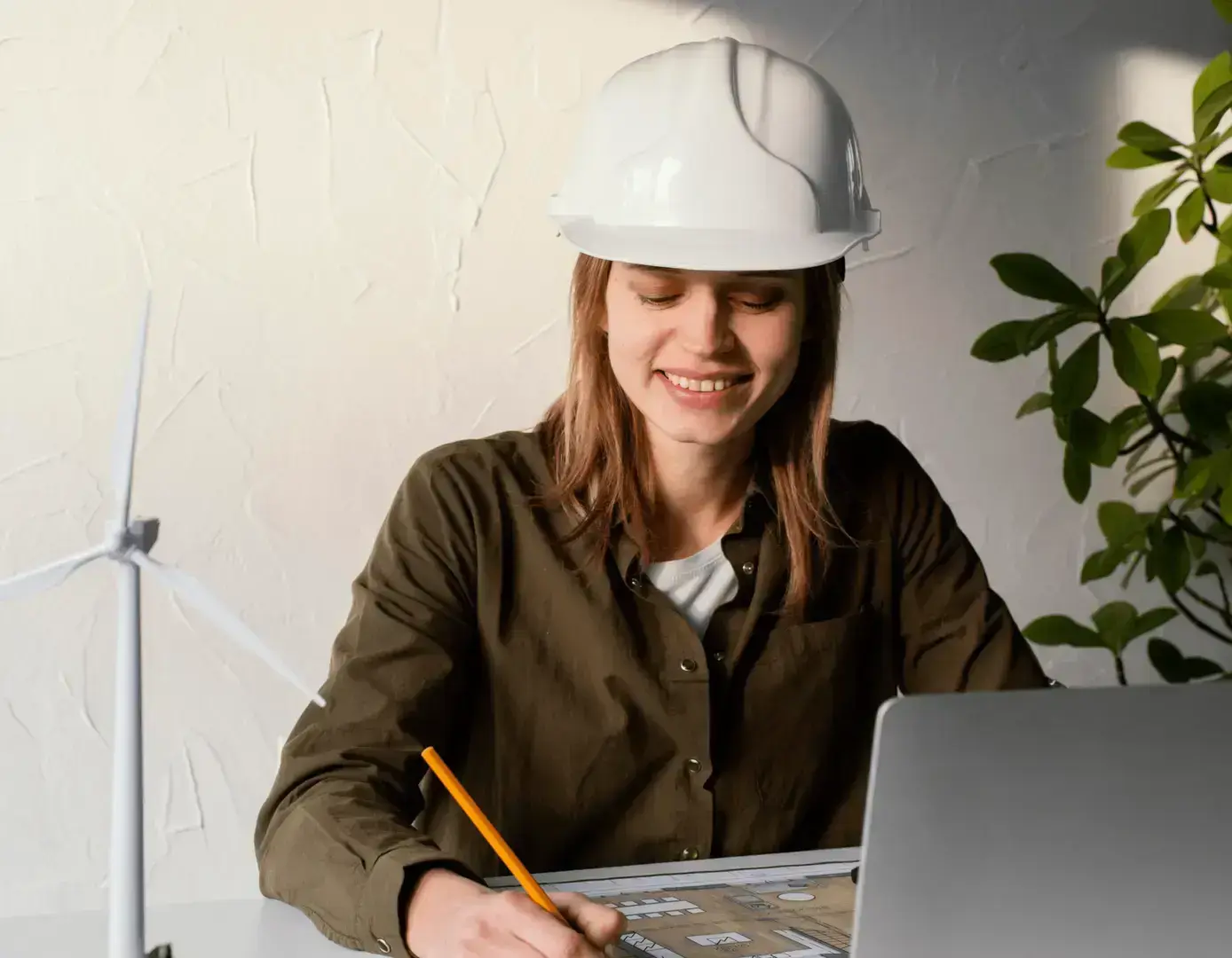 Femme travaillant dans le secteur de l'énergie