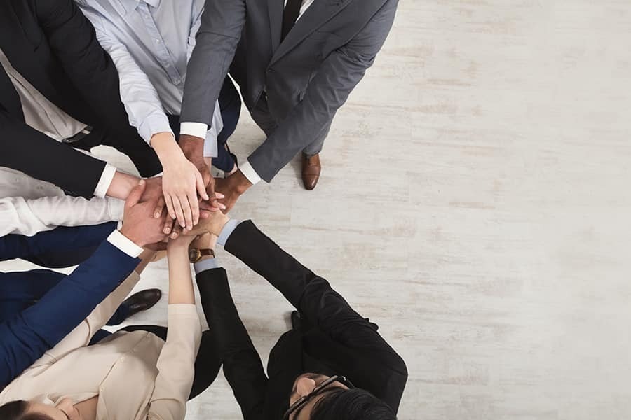 Employés célébrant leur engagement envers leur entreprise